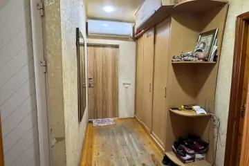 Satılır Köhnə Tikili Nərimanov Heykəlində