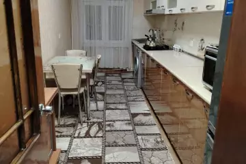 Satılır Köhnə Tikili Bakıxanovda