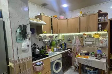 Satılır Köhnə Tikili Nərimanov Heykəlində
