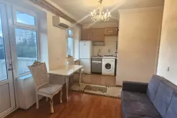 Satılır Köhnə Tikili 8-ci Kilometrdə