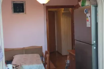 Satılır Köhnə Tikili 8-ci Kilometrdə