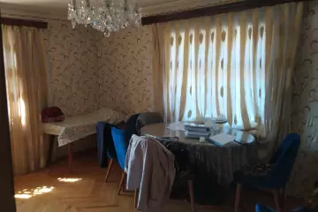 Satılır Köhnə Tikili 8-ci Kilometrdə