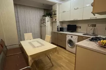 Satılır Köhnə Tikili Xətai Park Yaşayış Kompleksida