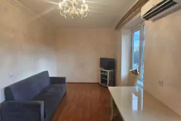 Satılır Köhnə Tikili 8-ci Kilometrdə