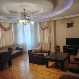 Kirayə 3 otaqlı Yeni Tikili 132 m², Gənclik