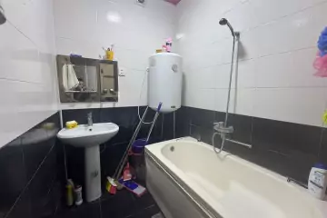 Satılır Köhnə Tikili 6-cı Mikrorayonda