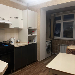 Satılır 3 otaqlı Köhnə Tikili 80 m², Bakı kinoteatrı