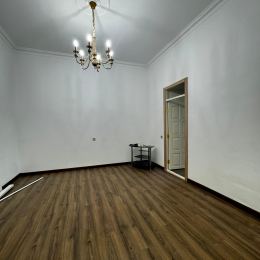 Ofis kirayə 2 otaqlı 90 m², 1 sot  ərazi, Mərkəz