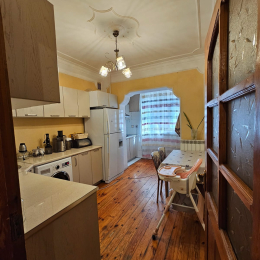 Satılır 2 otaqlı Köhnə Tikili 60 m², 8-ci mikrorayon