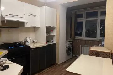 Satılır Köhnə Tikili Bakı Kinoteatrıda