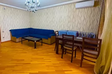 Aylıq Kirayə Köhnə Tikili Mərkəzdə