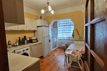 Satılır Köhnə Tikili 8-ci Mikrorayonda