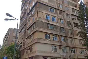 Satılır Köhnə Tikili 8-ci Mikrorayonda