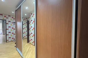 Aylıq Kirayə Köhnə Tikili Mərkəzdə