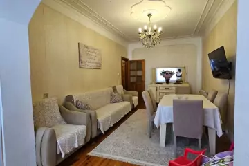 Satılır Köhnə Tikili 8-ci Mikrorayonda