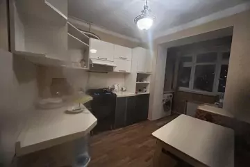 Satılır Köhnə Tikili Bakı Kinoteatrıda