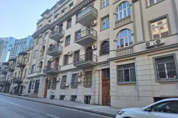 Satılır Köhnə Tikili İçərişəhərdə