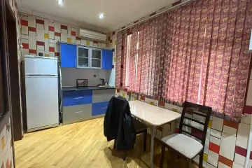 Aylıq Kirayə Köhnə Tikili Mərkəzdə