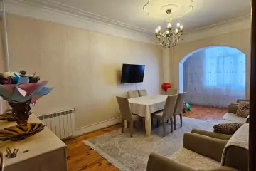 Satılır Köhnə Tikili 8-ci Mikrorayonda