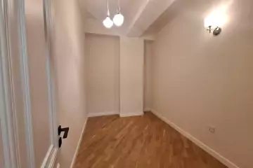 Satılır Yeni Tikili Elmler Akademiyasıda