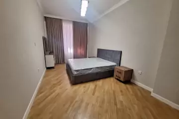 Satılır Yeni Tikili Elmler Akademiyasıda