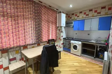 Aylıq Kirayə Köhnə Tikili Mərkəzdə