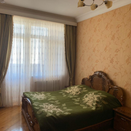 Kirayə 4 otaqlı Yeni Tikili 200 m², Yasamal