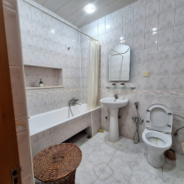 Ofis satılır 3 otaqlı 100 m², 1 sot  ərazi, İçərişəhər