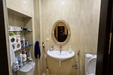 Satılır Köhnə Tikili Elmler Akademiyasıda 