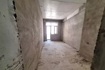 Satılır Yeni Tikili şərq Bazarında 