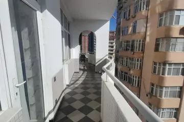 Satılır Yeni Tikili 8-ci Mikrorayonda 