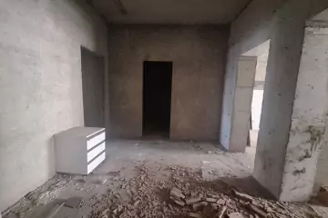 Satılır Yeni Tikili şərq Bazarında 