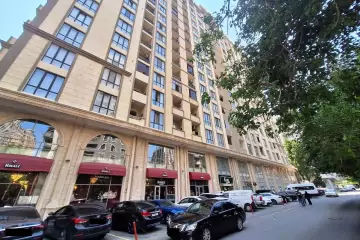 Satılır Yeni Tikili şərq Bazarında 