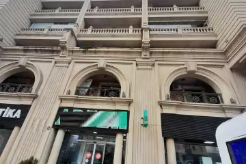 Satılır Köhnə Tikili Elmler Akademiyasıda 