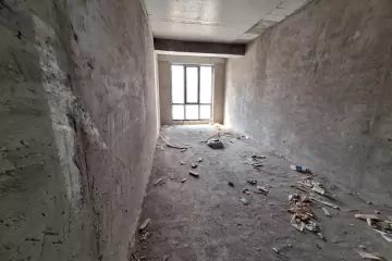 Satılır Yeni Tikili şərq Bazarında 