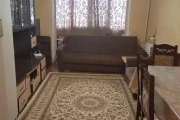 Satılır Köhnə Tikili 4-cü Mikrorayonda 