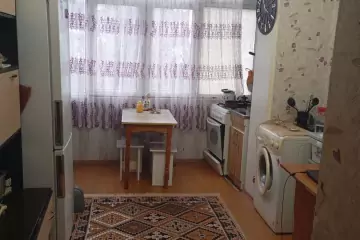 Satılır Köhnə Tikili 4-cü Mikrorayonda 