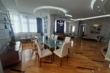 Satılır Yeni Tikili 8-ci Mikrorayonda 