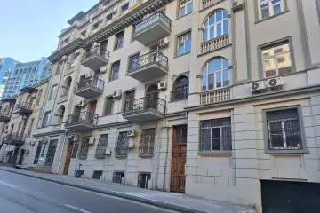 Satılır Ofis İçərişəhərdə 