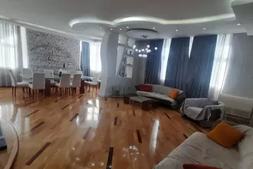 Satılır Yeni Tikili 8-ci Mikrorayonda 