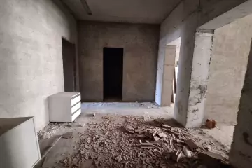 Satılır Yeni Tikili şərq Bazarında 