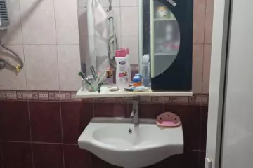 Satılır Köhnə Tikili 4-cü Mikrorayonda 