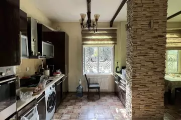 Satılır Köhnə Tikili Elmler Akademiyasıda 