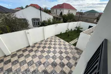 Satılır Həyət Evi Binədə