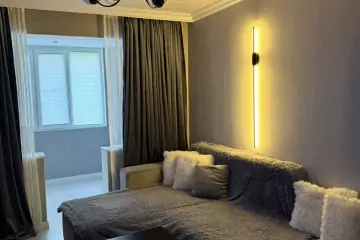 Satılır Köhnə Tikili 8-ci Kilometrdə