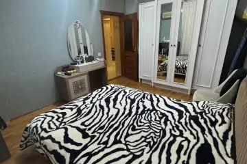 Satılır Köhnə Tikili Bakıxanovda