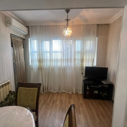Satılır 3 otaqlı Köhnə Tikili 50 m², Xalqlar Dostluğu