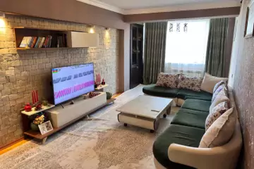 Satılır Köhnə Tikili Elmler Akademiyasıda 