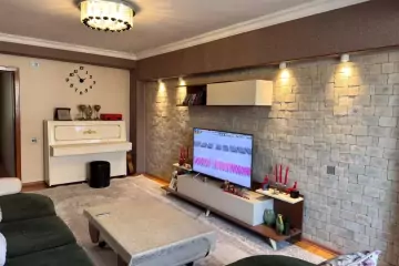 Satılır Köhnə Tikili Elmler Akademiyasıda 