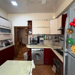 Satılır 5 otaqlı Köhnə Tikili 150 m², İzmir Parkı